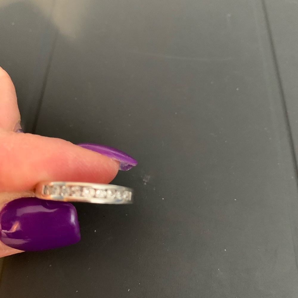 White gold channel setting diamond ring - Picture 6 of 6